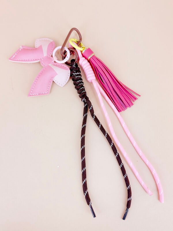 Porte clés de sac, grigris, breloques noeud rose