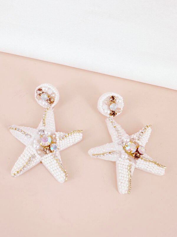 Boucles d'oreilles étoile de mer blanches brodées à la main