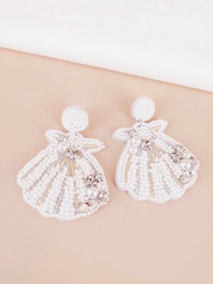 Boucles d’oreilles coquillages blanches brodées à la main