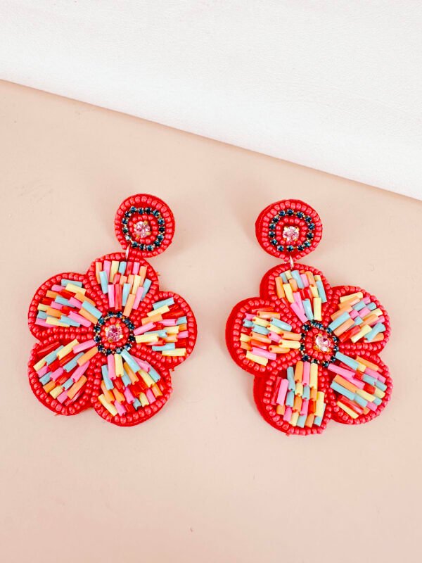 Boucles d'oreilles fleurs rouges brodées à la main