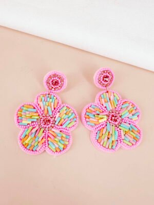 Boucles d’oreilles fleurs roses brodées à la main