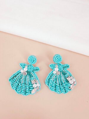 Boucles d’oreilles coquillage bleu brodées à la main