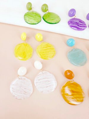Boucles d’oreilles pendantes résines rondes – Lot de 8