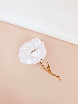 Broche fleur blanche