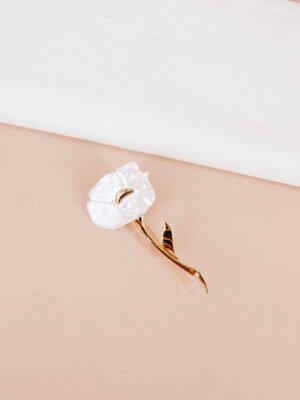 Broche fleur blanche