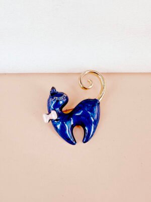 Broche chat bleu