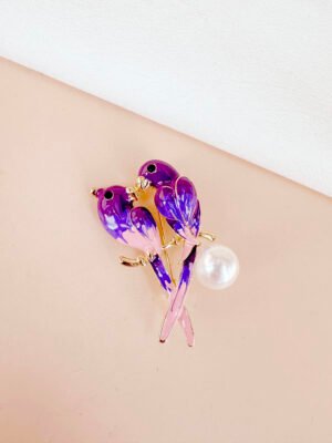 Broche couple perroquet violet et perle