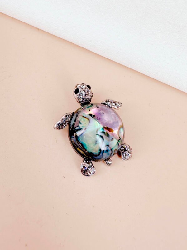 Broche tortue perles nacrées