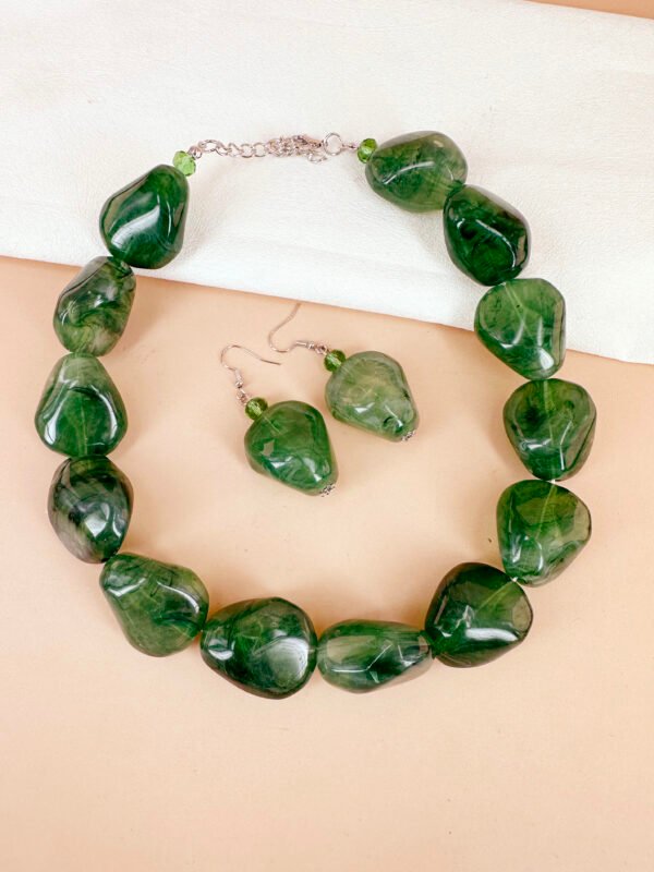 Collier grosses perles en résine