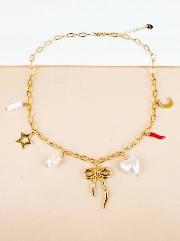 Collier breloques noeud, piment, perles en acier inoxydable