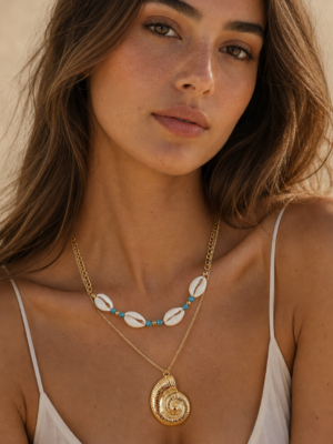 Collier coquillages naturels et pendentif en acier inoxydable