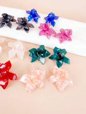 Boucles d’oreilles fleurs résine – Lot de 7