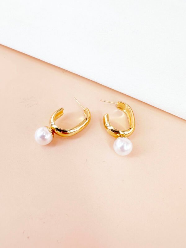 Boucles d'oreilles créoles avec perle en acier inoxydable