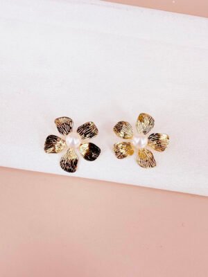 Boucles d&rsquo;oreilles fleurs en acier inoxydable