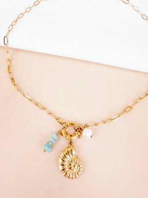 Collier chaîne et fermoir avec breloques coquillage et perle en acier inoxydable