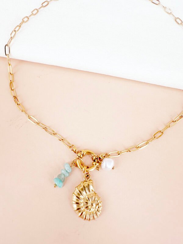 Collier chaîne et fermoir avec breloques coquillage et perle en acier inoxydable