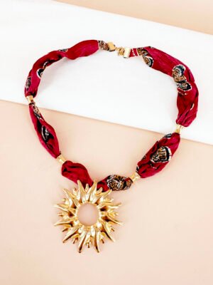 Collier bandana en tissu médaillon soleil en acier inoxydable