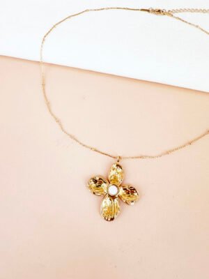 Collier fleur et perle en acier inoxydable