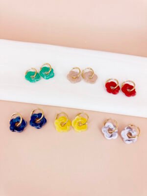 6 boucles d’oreilles créoles fleurs résine
