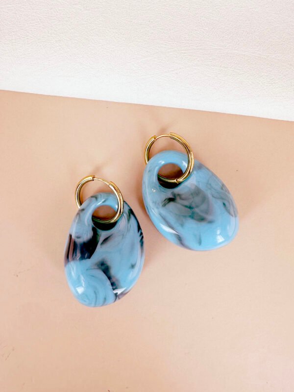Boucles d'oreilles résine – Image 4