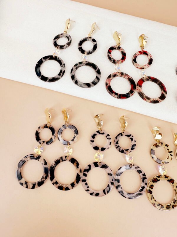 Boucles d'oreilles pendantes résine motif léopard