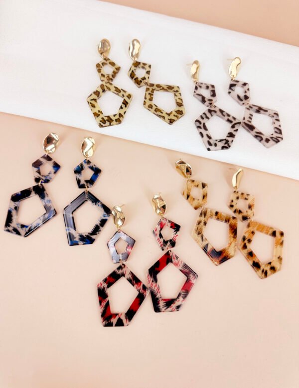 Boucles d'oreilles pendantes résine motif léopard – Image 2