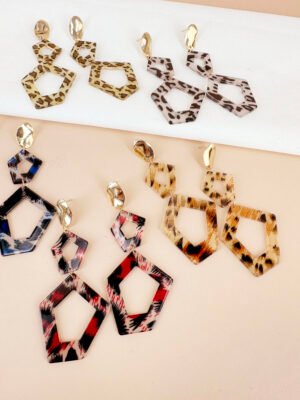 Boucles d’oreilles pendantes résine motif léopard