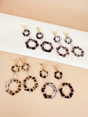 Boucles d’oreilles pendantes résine motif léopard