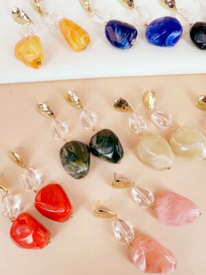 Boucles d’oreilles pendantes résine