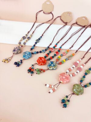 Collier perles céramique motif fleur