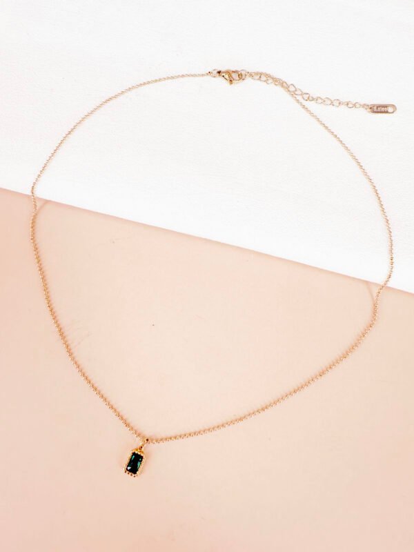 Collier fin avec pendentif strass vert en acier inoxydable – Image 2