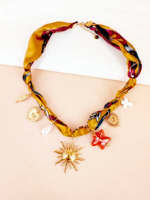 Collier bandana en tissu à breloques soleil en acier inoxydable