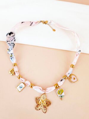 Collier bandana en tissu à breloques fleurs en acier inoxydable