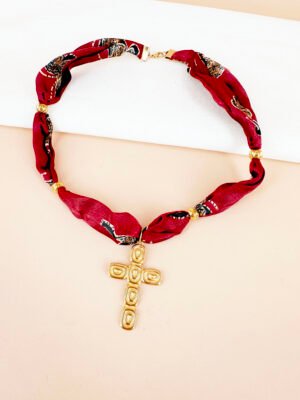 Collier bandana en tissu médaillon croix en acier inoxydable