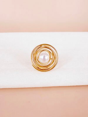 Bague torsade ovale avec perle