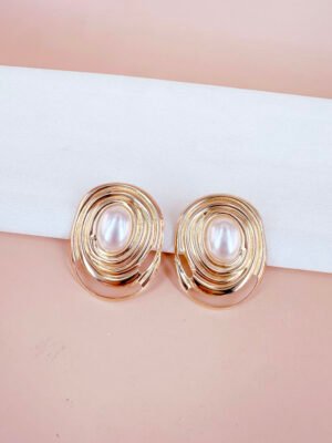 Grande boucles d&rsquo;oreilles dorées avec perles