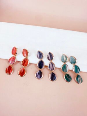 Boucles d&rsquo;oreilles pendantes motif résine