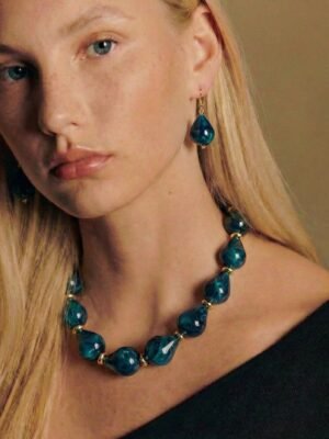 Collier perles en résine