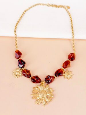 Collier Chloé perle en résine et pendentif fleur