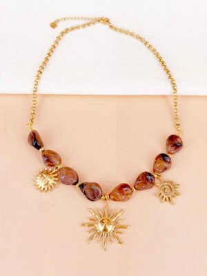 Collier Sola perle en résine et pendentif soleil