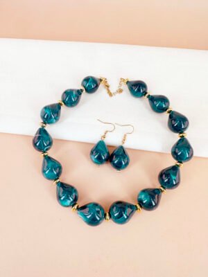 Collier perles en résine