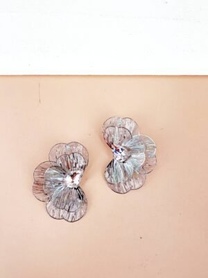 Boucles d&rsquo;Oreilles « Pétales de Soie » – Fleurs en Filigrane et Cristal