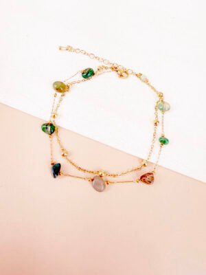 Bracelet cheville Coraya – double chaîne et pierres colorées