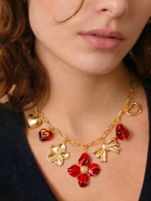 Collier Filiana, fleur et breloques