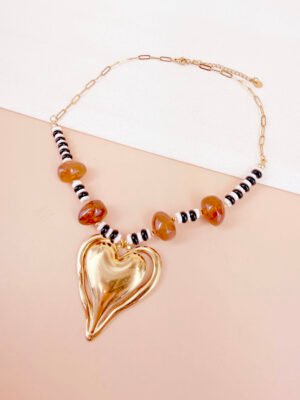 Collier Naïa – Pendentif coeur et perles de résine