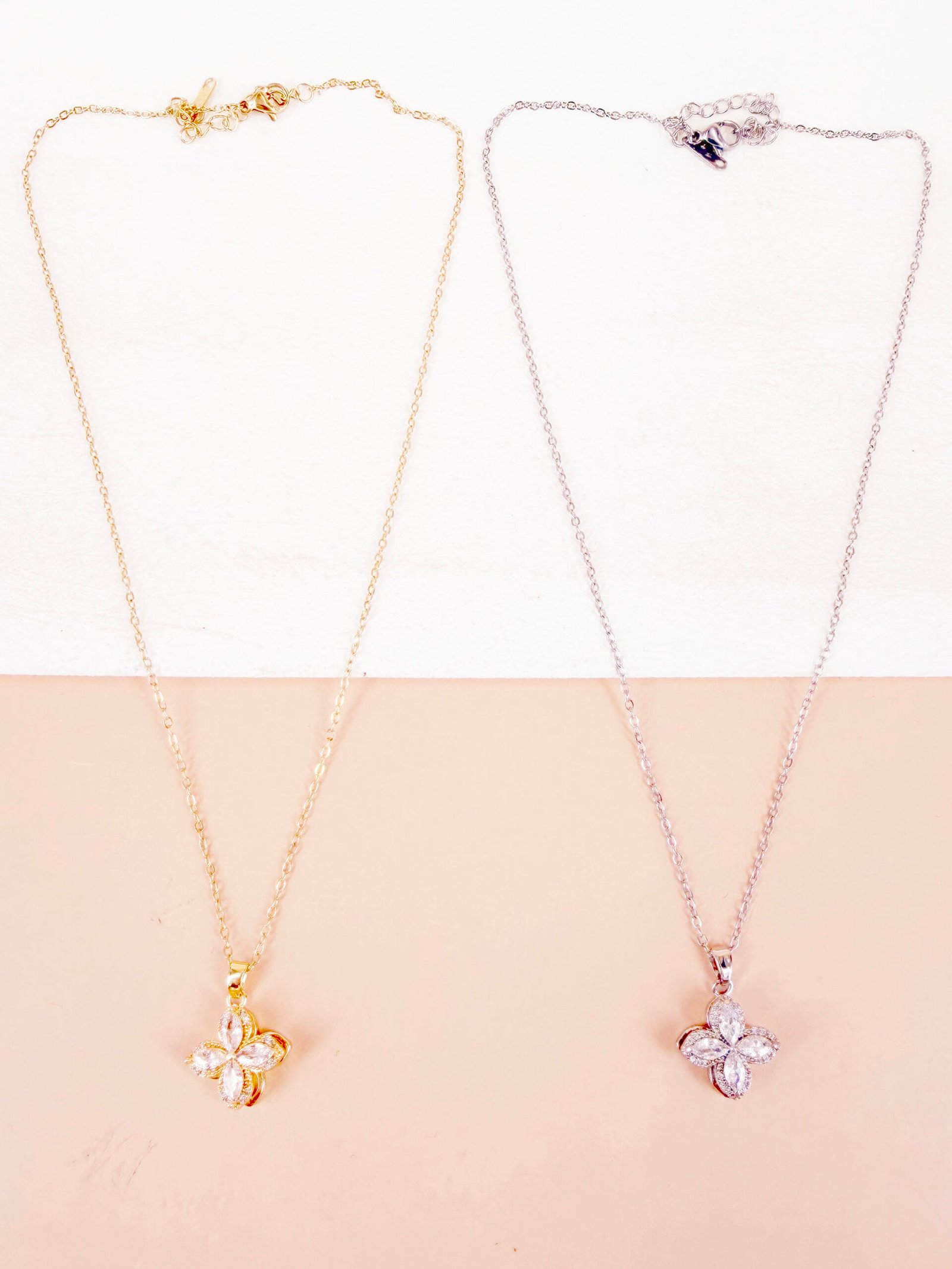 Collier Hazel - Anti stress, trèfle strass – Image 3