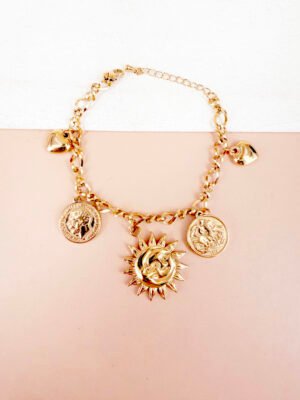 Bracelet solaire, et pièce dorée