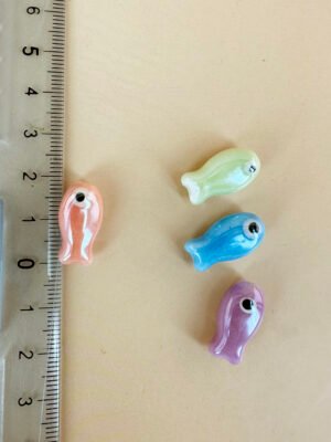 Lot de 4 perles céramique poisson coloré