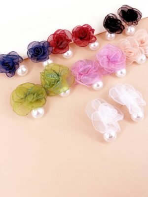 Boucles d&rsquo;Oreilles « Pétales de Soie » – Fleurs en Filigrane et Cristal