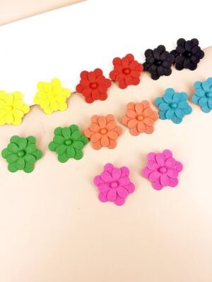 Lot de 12 Paires – Boucles d&rsquo;Oreilles « Flower Power » en Acrylique Mat